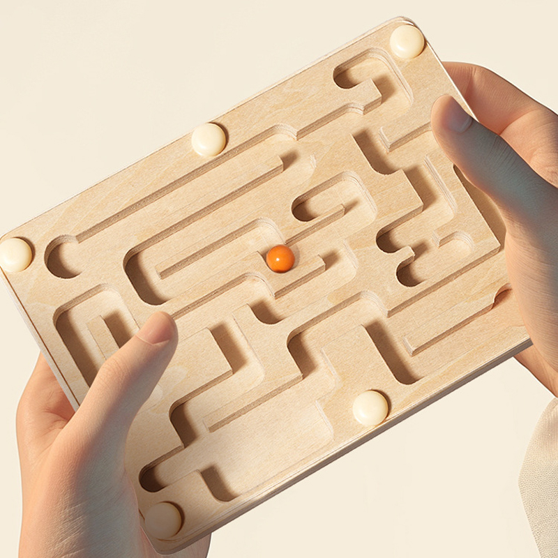 متاهة خشبية صغيرة من الخرز الت - مراجعة Board Game Quarto وسعره