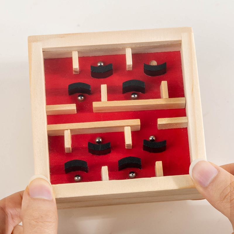 لوحة متاهة الكرة الدوارة للتوا - مراجعة Board Game Quarto وسعره