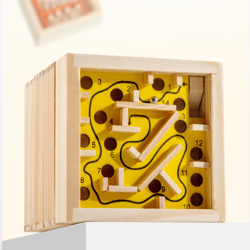 لوحة متاهة الكرة الدوارة للتوا - مراجعة Board Game Quarto وسعره